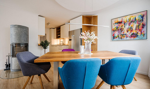 Stylish house within a house with a wow effect! Designer fitted kitchen, fireplace, roof terrace with distant views and much more