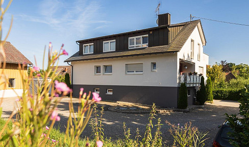 Attractive MFH on spacious plot with large barn - quiet & high-yielding