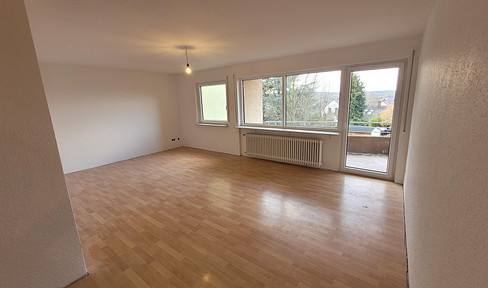 Partly renovated 3 room apartment 1st floor with balcony - first occupancy