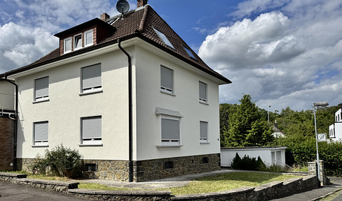 Moderne 3-ZKB-Hochparterre-Wohnung mit Garten