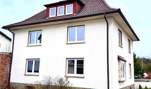 Moderne 3,5-ZKB-Obergeschoss-Wohnung mit großzügiger Dachterrasse