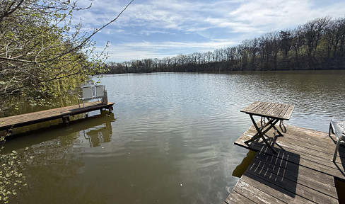 Waterfront property near Berlin / Semi-detached house with direct lake access.