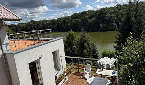 Wohnen am Wasser – Zweifamilienhaus mit direktem Seezugang