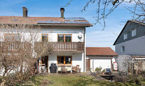 Green oasis of retreat - plenty of space, idyllic pond and family-friendly quality of life