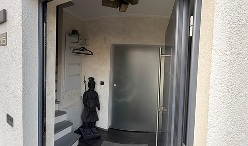 Luxurious town villa with spacious plot of land VB