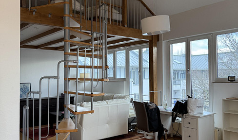Sonnendurchflutete Dachgeschosswohnung mit Rundum-Terrasse