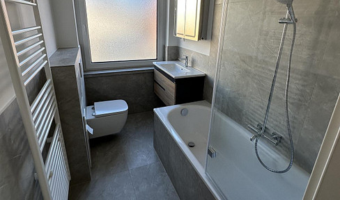 Stylish 3-room apartment first occupancy after renovation modern fitted kitchen top equipment