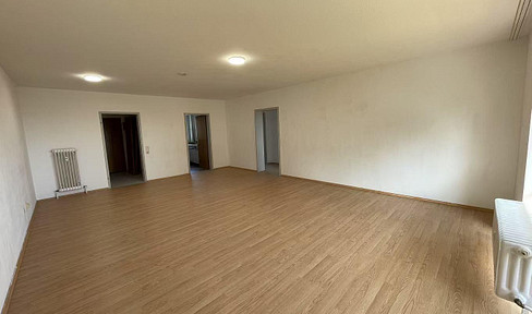 New renovated 3 room apartment with balcony & parking space for rent