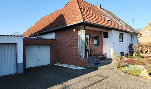 Semi-detached house with large garden and expansion reserve