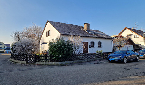 Detached family home with separate granny apartment and double garage