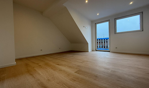 Exklusive, helle Dachgeschosswohnung - 2 Balkone, Top-Lage