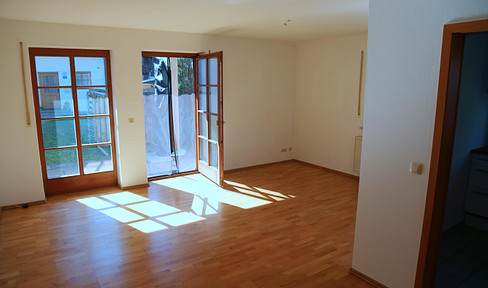 Tasteful 2-room ground floor apartment with terrace and fitted kitchen in Otterfing