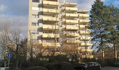 Commission-free !!! Well-maintained 3-room apartment with balcony and underground parking space in Asperg