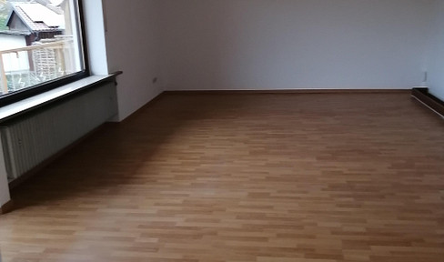 Large bright 5 room apartment warm for rent
