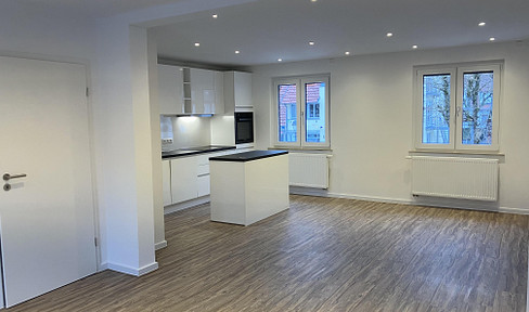 Zweitbezug nach Kernsanierung. Moderne & zentral gelegene 6-Zimmer Wohnung mit EBK