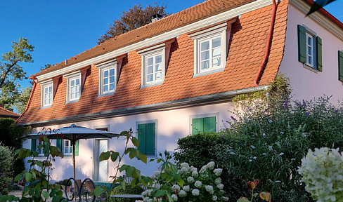 Besonderes Haus in Schlossanlage zwischen Stuttgart und Bodensee