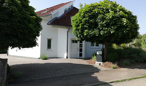 Unikat! Visionäre Baukunstvilla mit Schwimm-Teichaushub