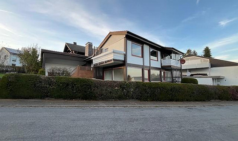 Free of commission: Attractive detached house with spacious wooden terrace and outdoor fireplace