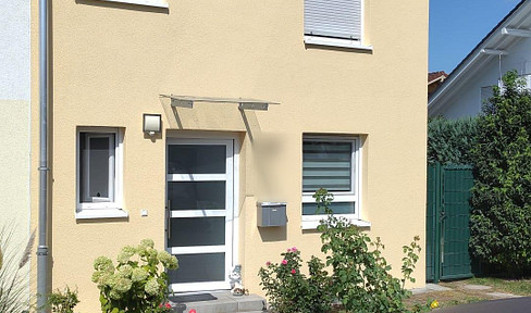 Modern terraced house in a central location