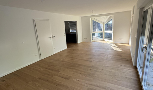 Renovated 5 room apartment
