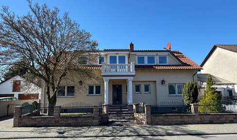 von privat- Traumvilla mit Park, wohnen mit Stil, auch als Mehrgenerationenhaus, 02 Wohnungen