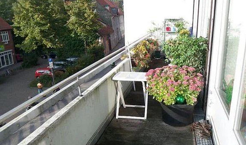 Blick auf die „Roten Rosen“ -- behindertengerecht --sofort vermietbar