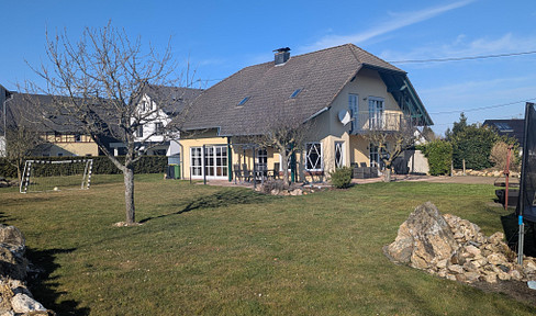 Einfamilienhaus mit großem Garten und Panoramablick auf Kastellaun