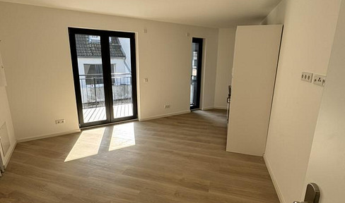 First occupancy after complete renovation. Furnished one-bedroom apartment with fitted kitchen in the 5th floor.