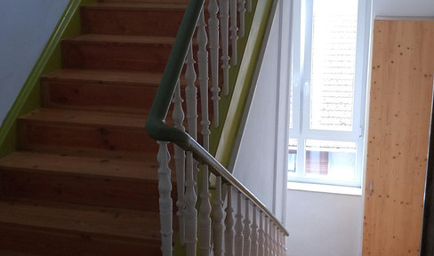 Free of commission: Bright old apartment in Martinsviertel with large balcony