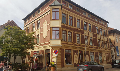 **Gastrofläche mit Fensterfront in frequentierter Schelfstadt**