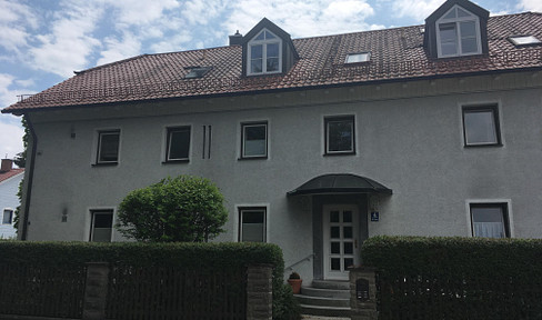 Von Privat: 4-Zimmer-Wohnung (96 m²) + 47 m² Hobbyräume mit sep. Eingang – nur 1 Min zur S-/U-Bahn