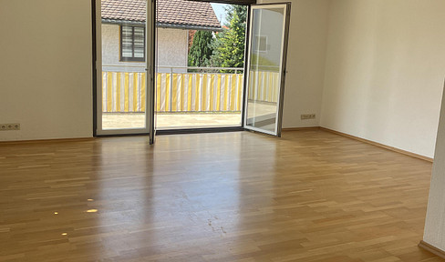 From private owner: 4-room apartment (95 m²) + 47 m² hobby rooms with separate entrance - only 1 min. to S-Bahn/U-Bahn