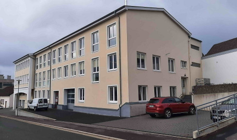 Spacious commercial space, 431 square meters.