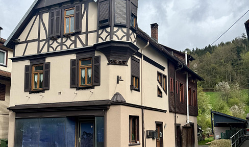 Two-family house with 1100sqm building plot!