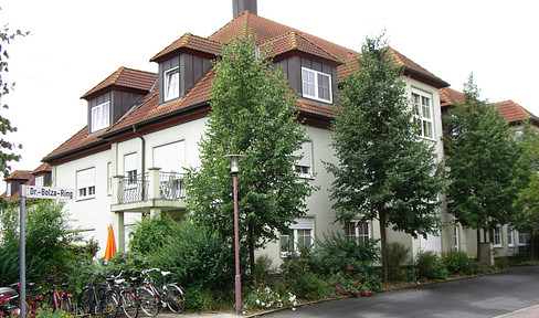 Zell a. Main: Well-maintained 1-bedroom apartment with fitted kitchen and separate hobby room