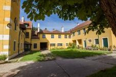 Charming first floor apartment in a manor house with vaulted ceiling and wood-burning stove