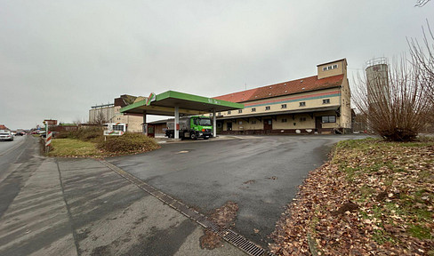 Spacious commercial property with lots of potential - directly on the B249 in Eschwege