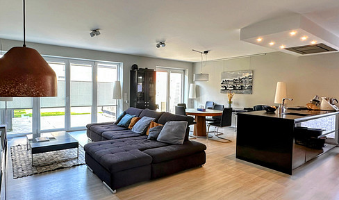 Exclusive townhouse-style terraced house near the city forest with large terrace