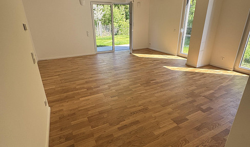 Unfurnished Stylish, spacious 2.5-room apartment with terrace and fitted kitchen in Berlin