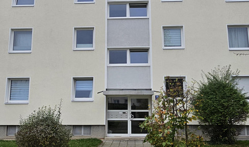 Owner-occupancy or investment - 3-room apartment with balcony in Munich Hadern