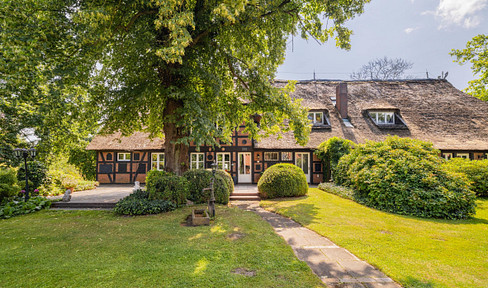 Exclusive estate/farmhouse 70 km southeast of Hamburg with 2 ha. Pasture area - up to 30 ha additional purchase possible