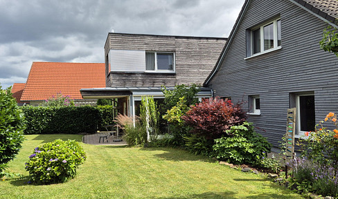 Freistehendes modernisiertes Einfamilienhaus mit großzügigem Raumangebot und gepflegtem Garten