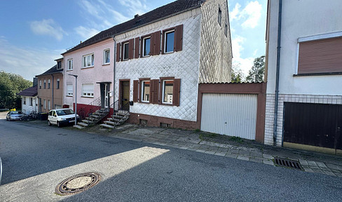 Craftsmen watch out:  Semi-detached house with beautiful garden in Frankenholz