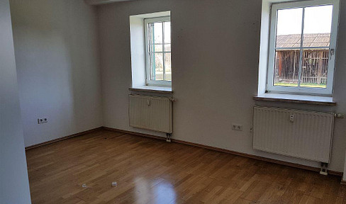 Bright, spacious studio apartment on the first floor