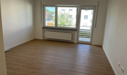 1-bedroom apartment with fitted kitchen and balcony in Heubach. The apartment was renovated in 2025, and the balcony was renovated in 2026.