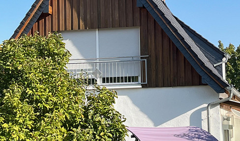 1-2 family house with 8 rooms and beautiful large garden and garage / parking spaces