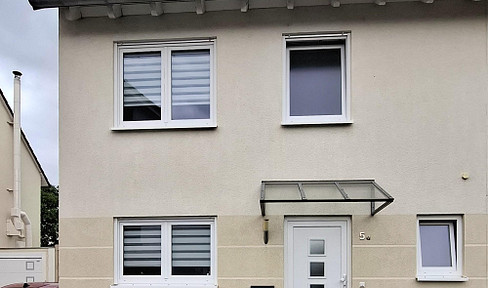 Doppelhaushälfte mit Garage, Stellplatz und Garten im familienfreundlicher Umgebung in Leeheim