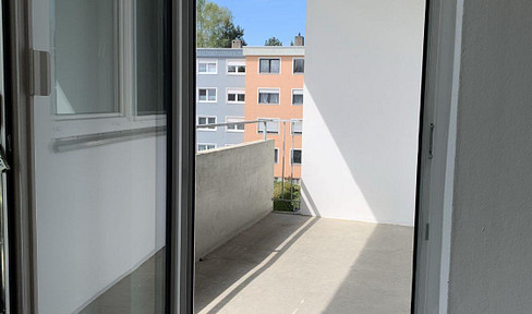 Bright - top cut 3-room apartment in a quiet residential area, with balcony + single garage.