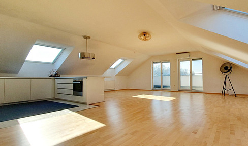 Sunny 110 m² top floor apartment with fantastic views