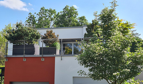 4,5 Zi Wg in 2 Parteienvilla mit Dachterrasse und privatem Wellnessbereich (Wfl 120 qm)